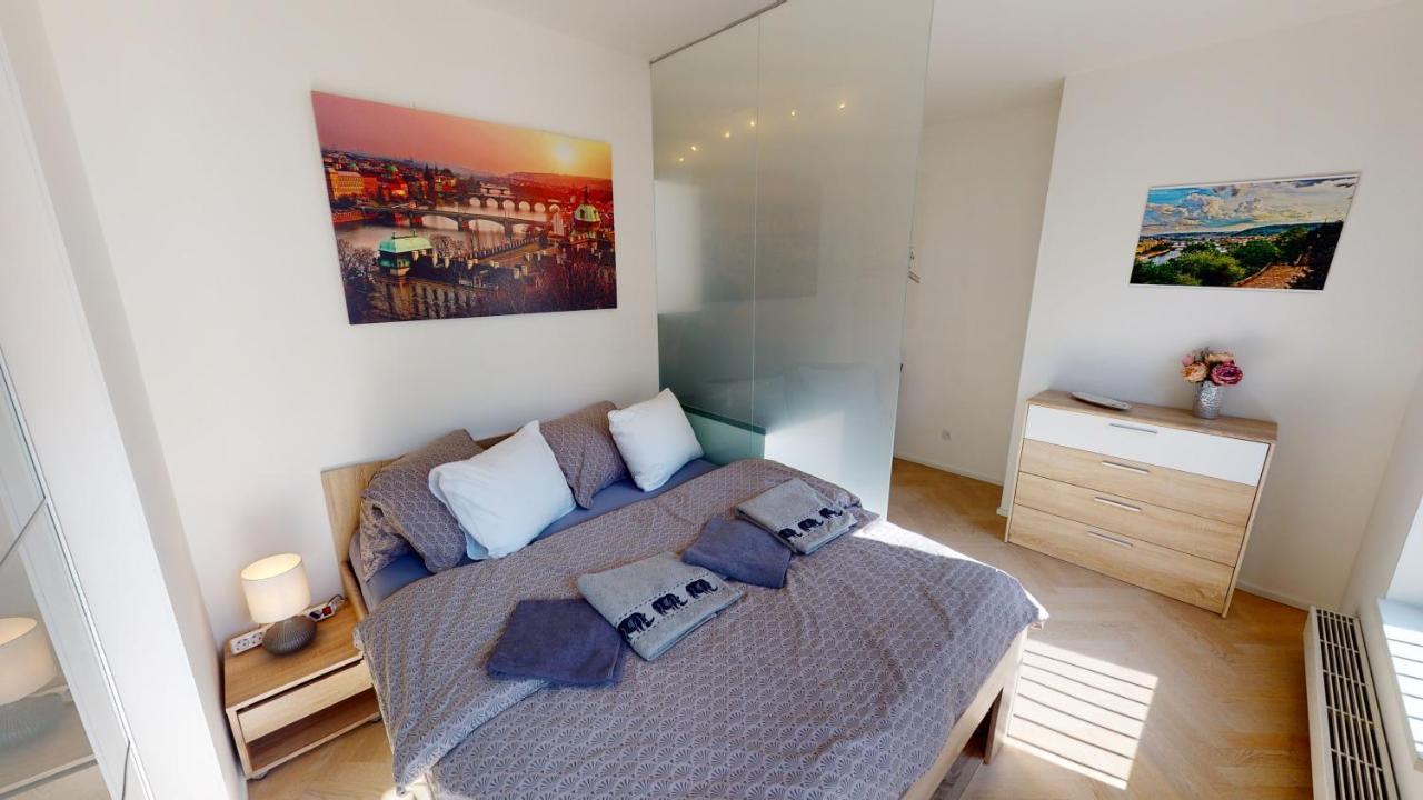 Апартаменты Onsite Free Garage Parking, 10Min Centre By Bus Прага Экстерьер фото